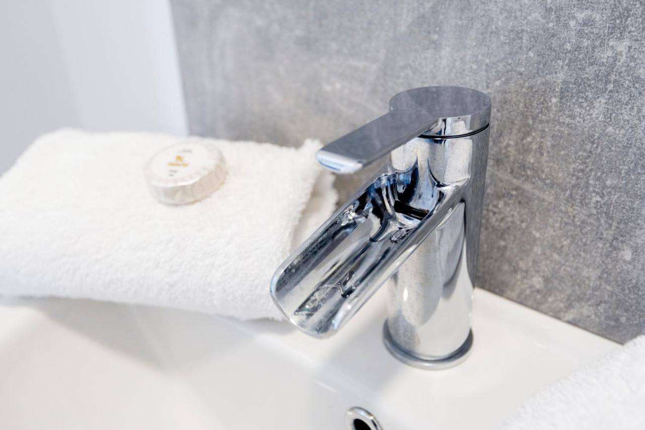 Wrexham Central Stay - Apartment Six Esterno foto